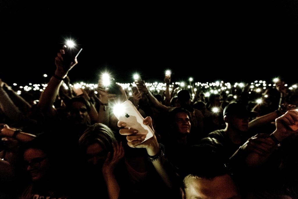 Smartphone flashlight crowd